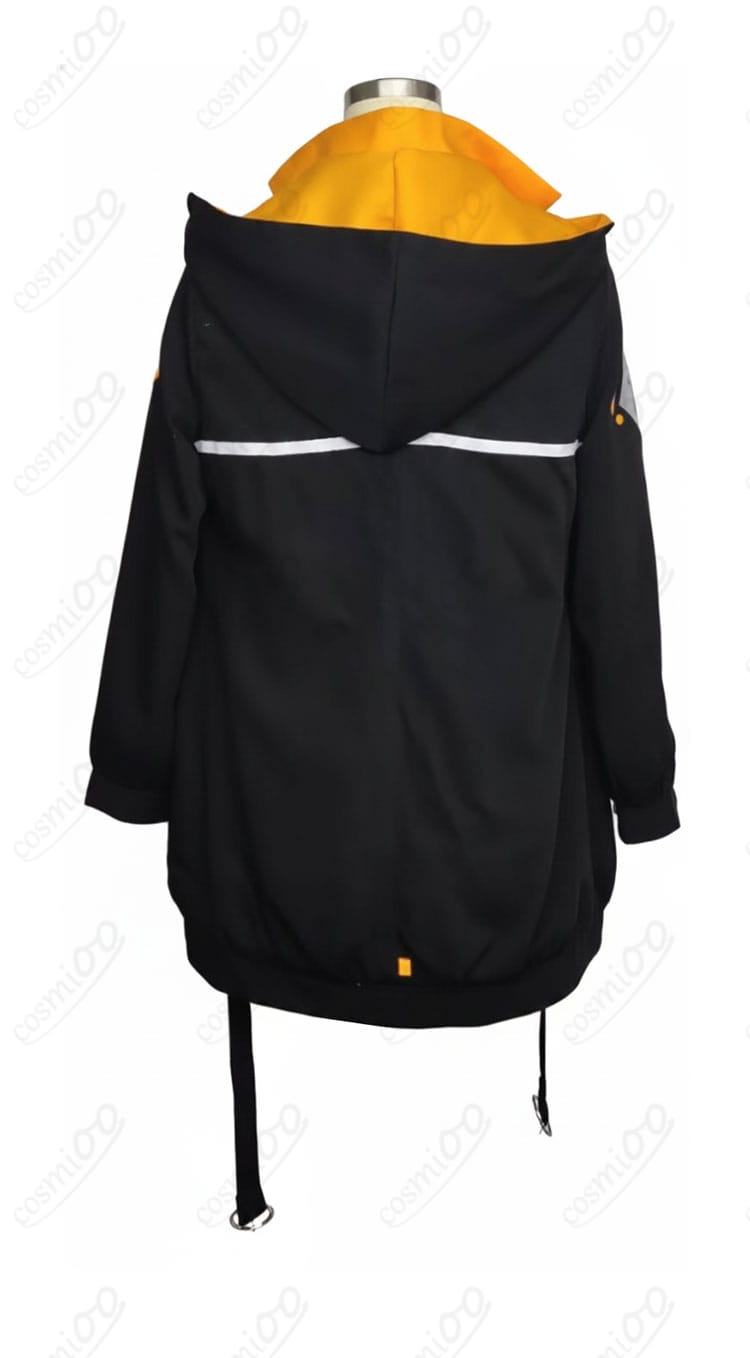 ブルーアーカイブ 音瀬コタマ コスプレ衣装の背面。コートの後ろ丈やシルエット、背面の清潔感ある白の発色を示す。