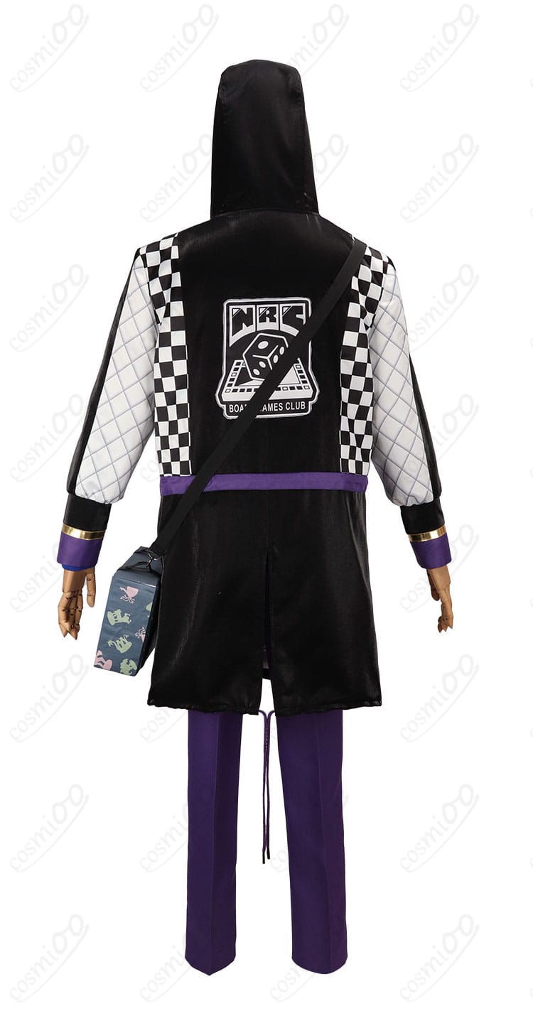 衣装背面の全体図。コートの丈感や背面ライン、パンツのシルエットを確認できる画像