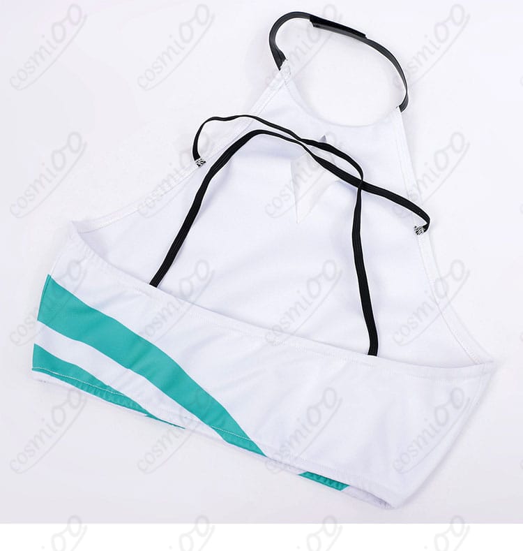 上衣背面ディテール：背中側の切替とステッチ、風合いのアップ