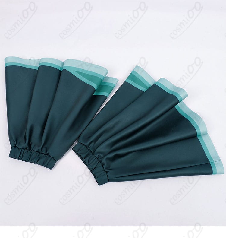 袖口装飾ディテール：袖口の意匠と縁取りの近接写真