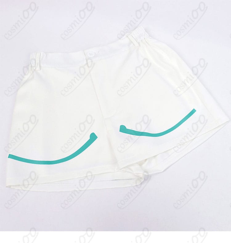 ショートパンツ前面ディテール：前飾りと生地感、裾の仕立て