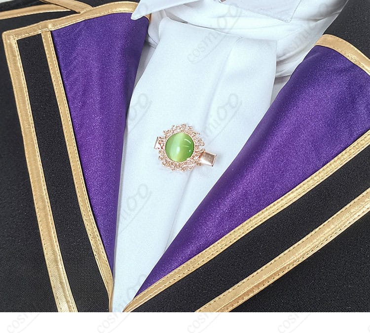 シャツ襟元とスカーフの結び目ディテール(シルバー 馬術部)