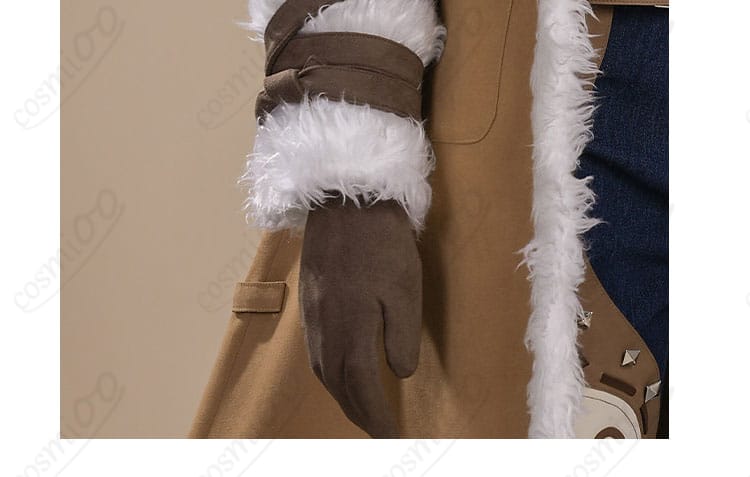 袖口とポケットの装飾ディテール。カフの形、ステッチ、ポケットの意匠をクローズアップ。