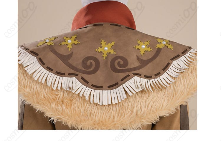 背面披肩（ショルダーケープ）装飾のディテール。ドレープ感と留め具の配置を確認。