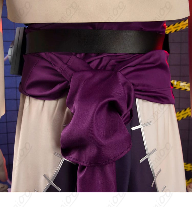 腰布の装飾ディテール。生地の質感と縁取り、固定ベルトとの組み合わせが分かる画像