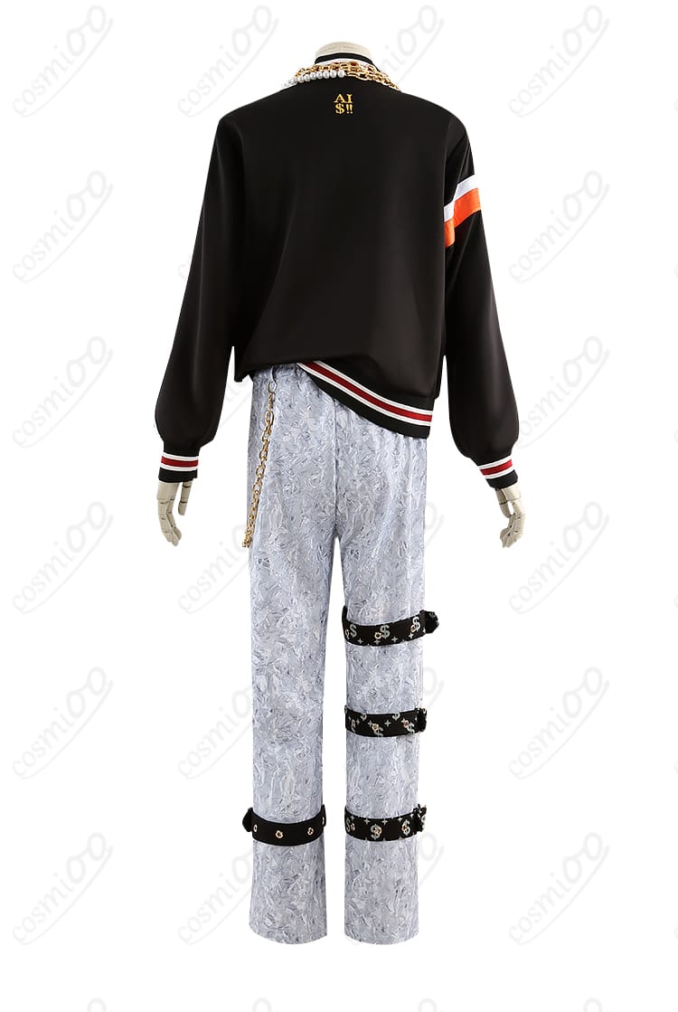 衣装背面のディスプレイ画像｜バックシルエットと裾の広がりを確認