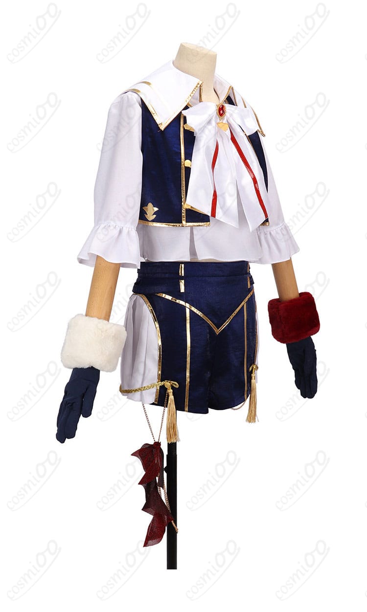 にじさんじ ドーラ 共通衣装コスプレの側面ビュー。コートのシルエットとショートパンツの丈感を確認できる。