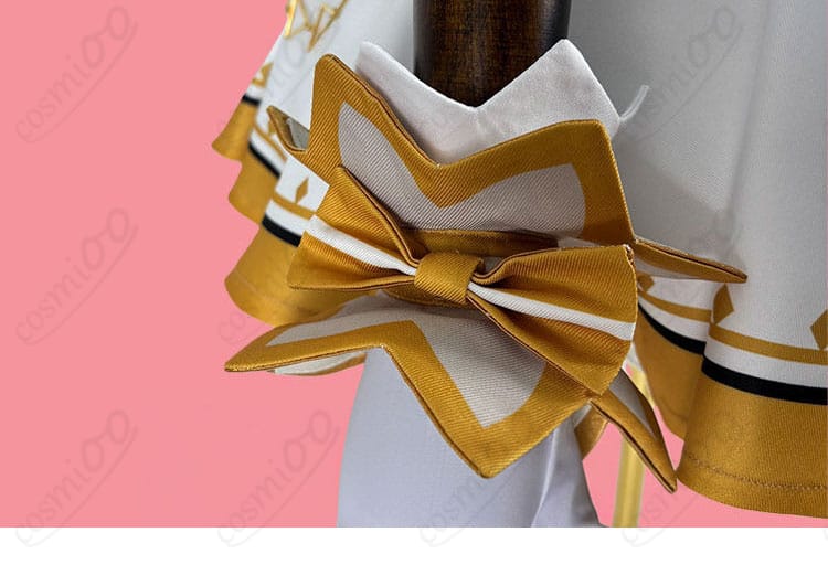 百鬼あやめ アイドル衣装の手首飾り・腕飾りディテール。装着感と装飾パーツの質感を示す画像。