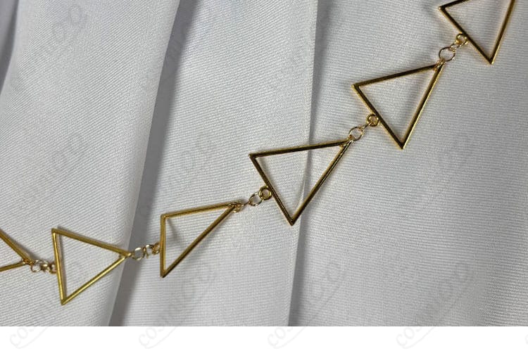 百鬼あやめ アイドル衣装のスカート裾ディテール。ヘムラインの処理と動きの出方を確認できる画像。