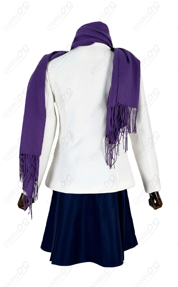 セイバー私服(冬)コスプレの背面。コートの丈感とスカートの広がりを示す画像