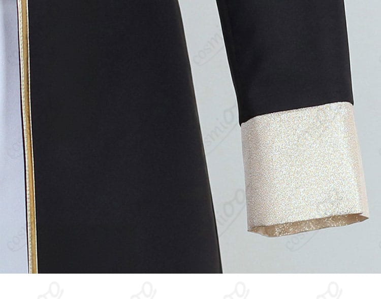 袖口の装飾アップ。カフスとボタン配置。