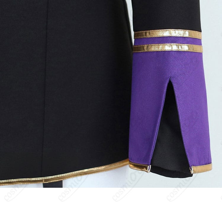 袖口の装飾パーツとボタンの意匠アップ