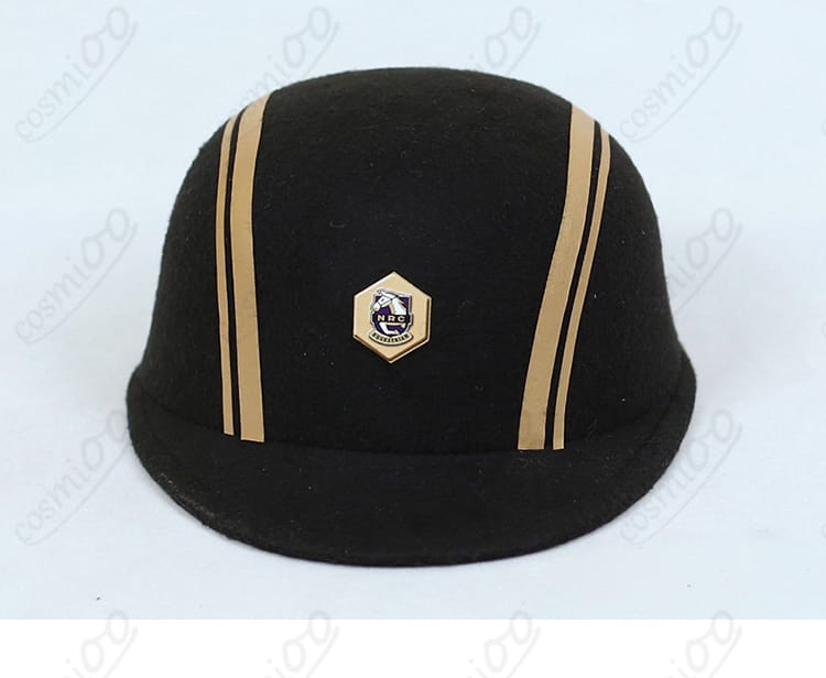 付属帽子のフロント装飾と徽章の意匠アップ