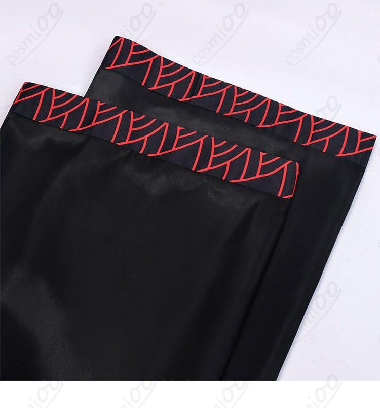 外套袖口の装飾クローズアップ(ボタンと縁取り)