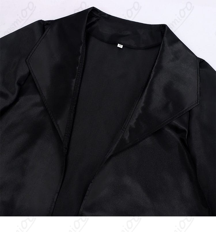 外套の襟元クローズアップ(立ち上がりと芯地のハリ)