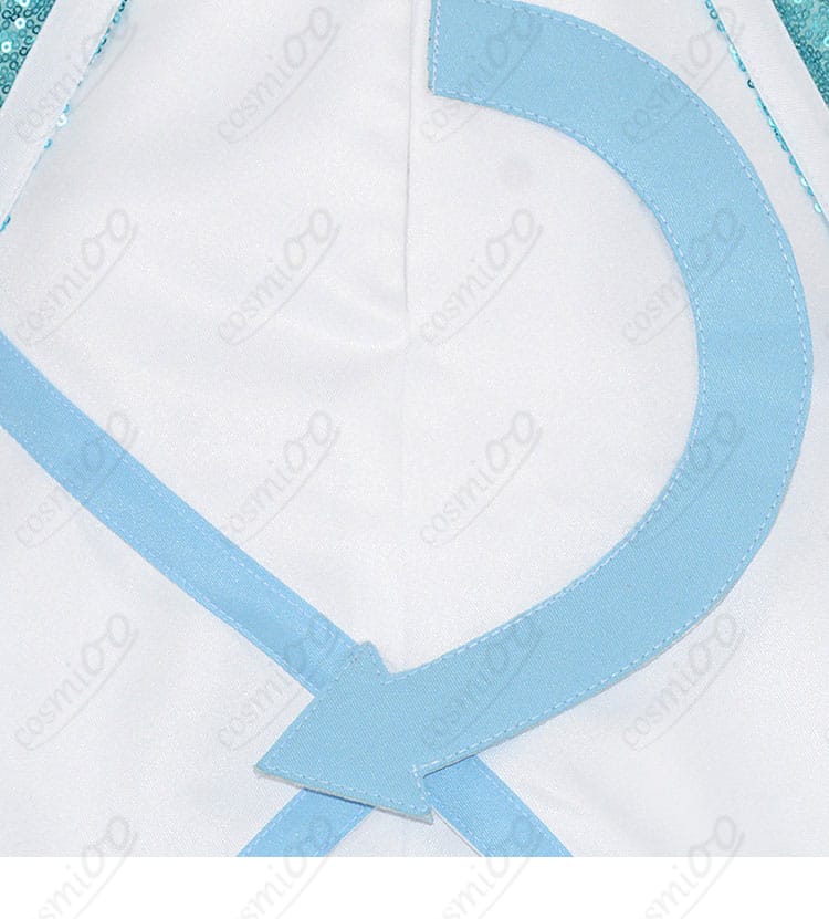 背面スカート裾の模様ディテール。柄の連続性と立体感を確認できる画像。