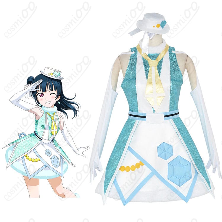 津島善子『聖なるリトルデーモン』コスプレをモデルが着用した全身カット（正面）。ワンピースと付属品の雰囲気がわかる画像。