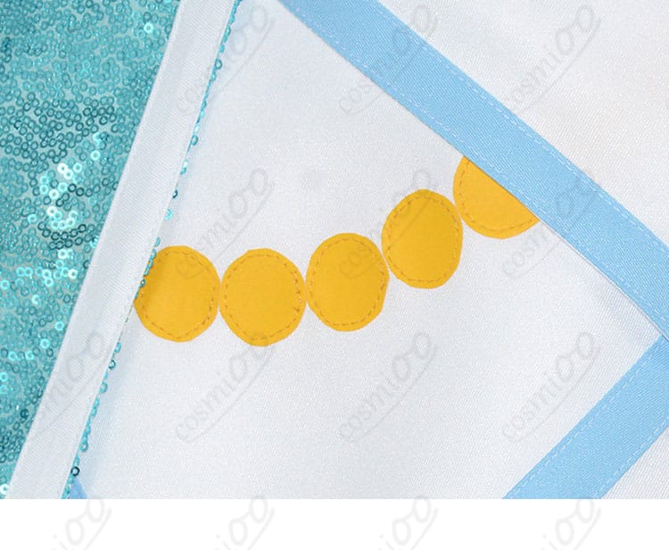 スカート裾の装飾ディテール。縁取りやレイヤー構成、撮影映えする質感が分かる画像。