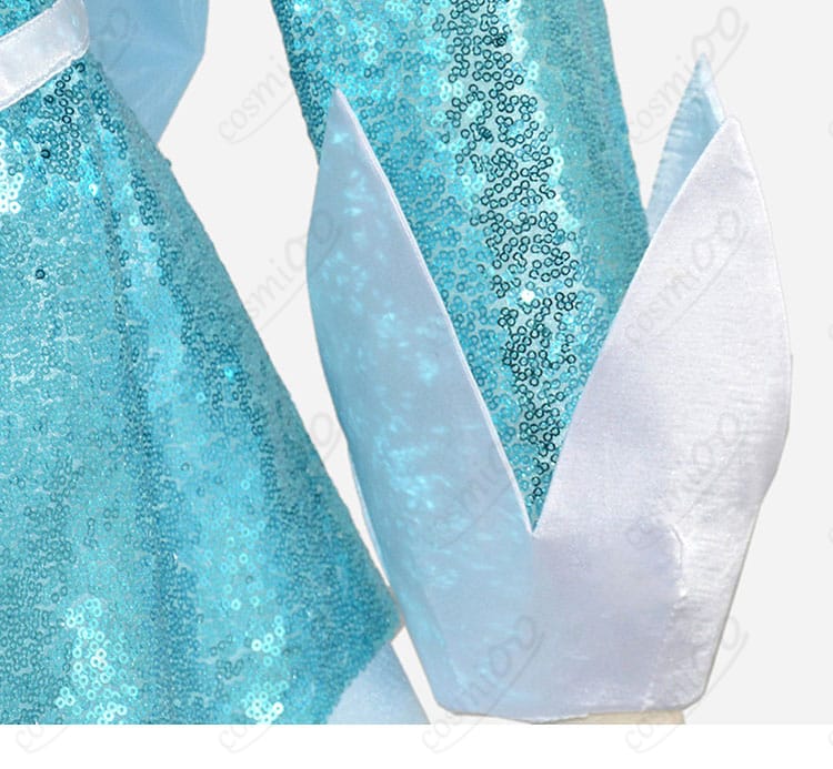 袖口装飾のクローズアップ（カフスの形状とステッチ）