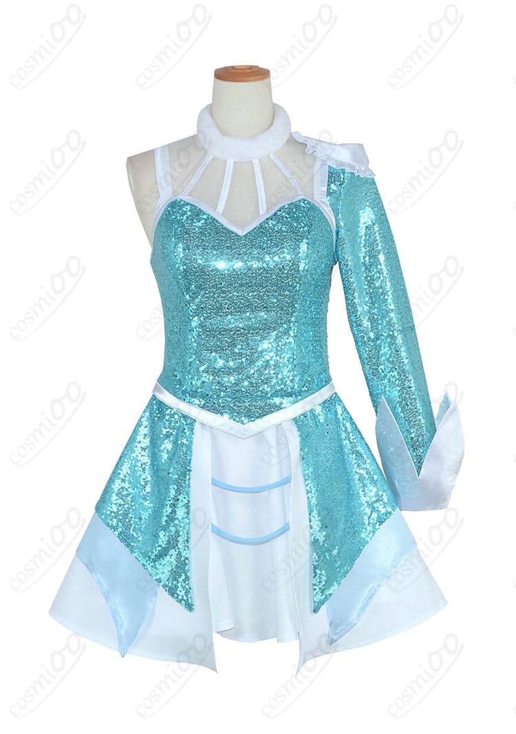 正面装飾ディテール（胸元・ウエスト周りの配色と飾り）