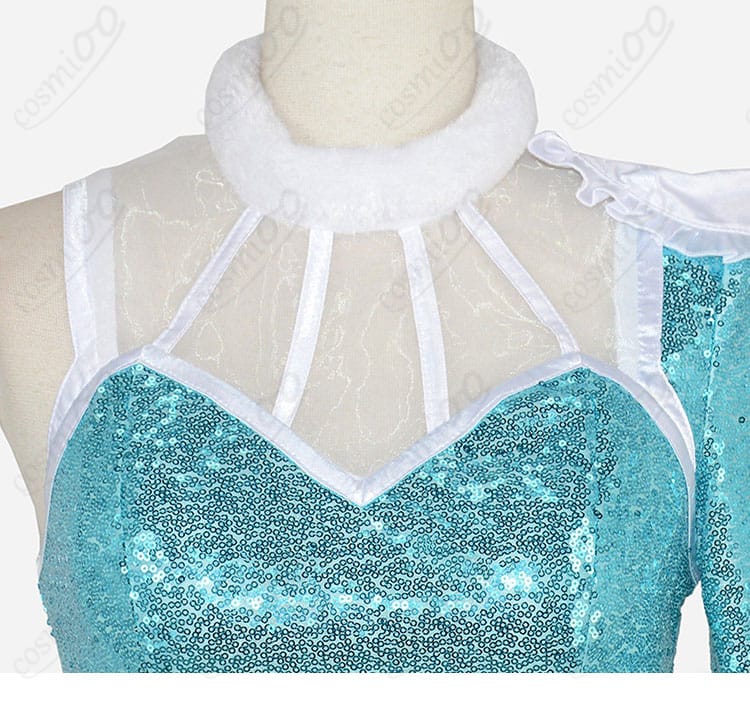 襟元装飾のアップ（ネックラインのトリムと配色）