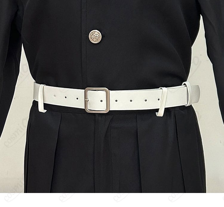 腰のベルトと留め具の意匠・ステッチを示す部分写真