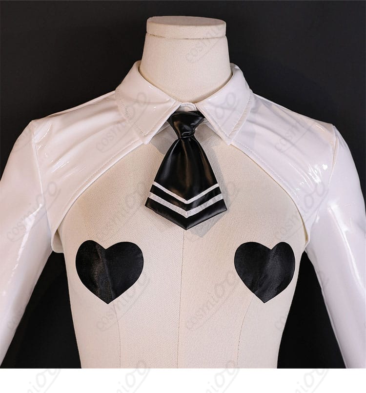 トップス装飾ディテール。切り替えパネルとステッチの精度をクローズアップ