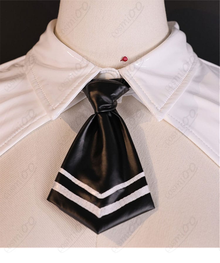 リボンタイ装飾のアップ。結び目と質感、色味のコントラストが分かる