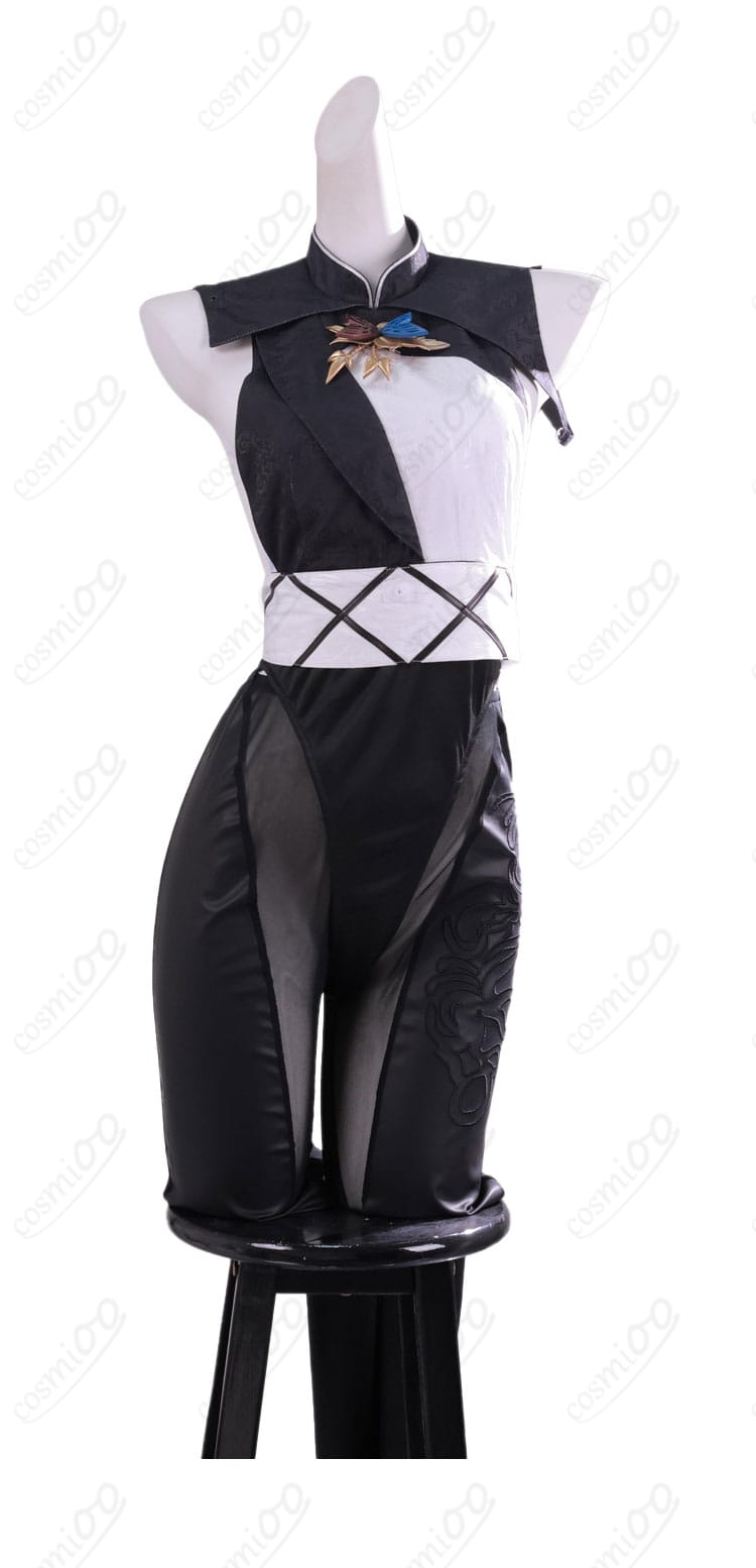 インナー前面のディテール。胸元の縫製ラインと素材の発色を確認できる画像。