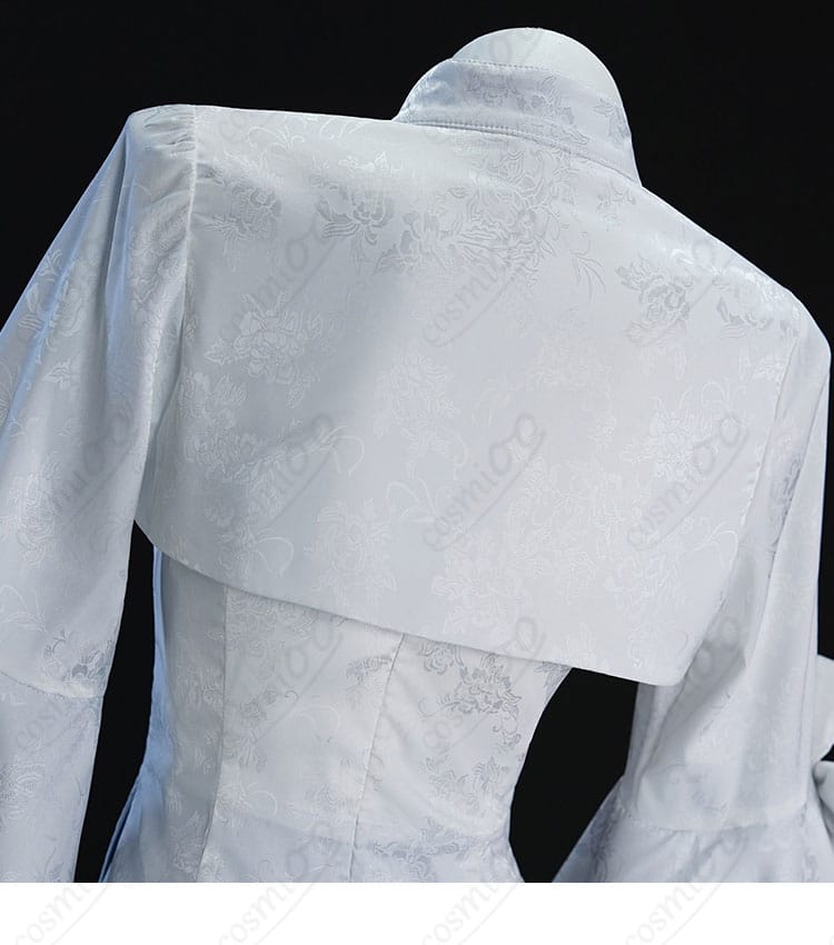 背面装飾のアップ。留め具の配置と生地の重なりを詳細に撮影