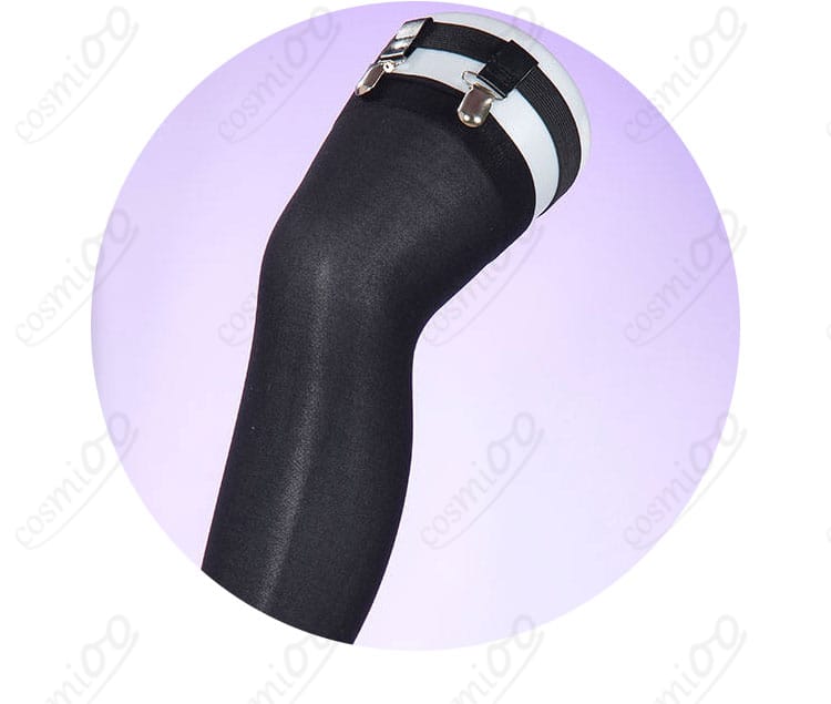 太ももアクセとソックスの質感。留め具の位置とコーデバランス。