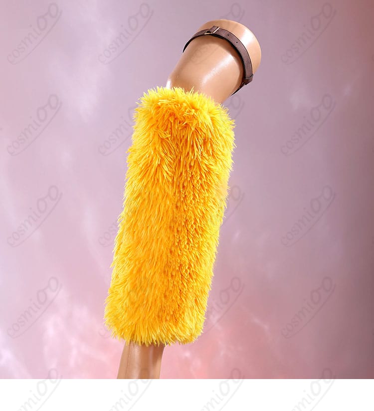 レッグストラップとレッグカバーの装飾ディテール。固定仕様とフィット感を示す接写。