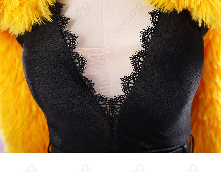 襟周りの装飾ディテール。生地のハリ感とパイピング処理、カラーコントラストを強調した接写。