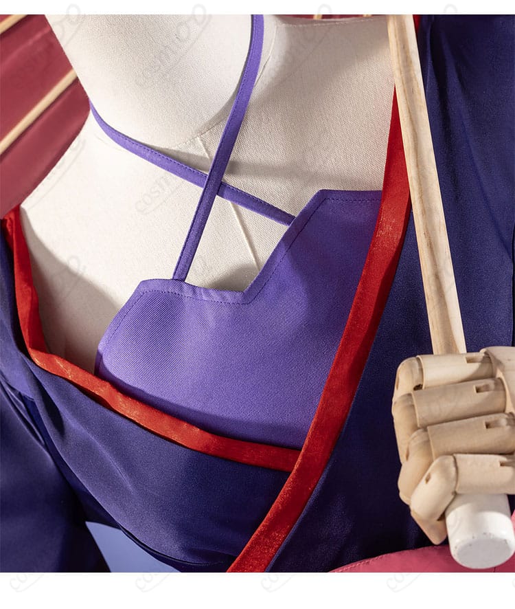 襟元の装飾ディテール（ネックラインの飾りと配色）