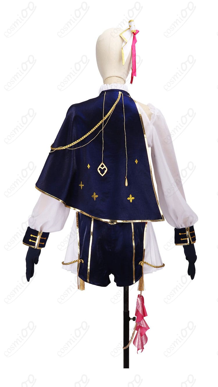 倉持めると Idios共通衣装の背面全体（マントの落ち感と背面ディテール）