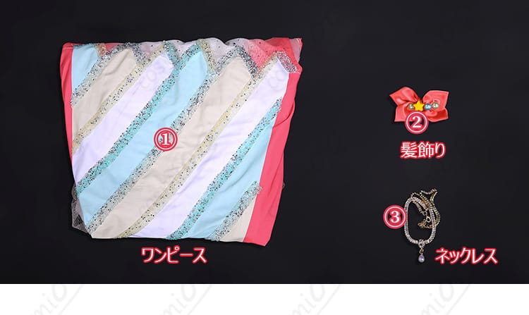 セット内容一式の平置き。スケートドレス・髪飾り・ネックレスの3点が揃った構成。