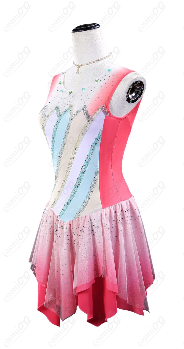 結束いのり スケートドレスの側面。スカートの揺れ感とフィット感が伝わるサイドビュー。