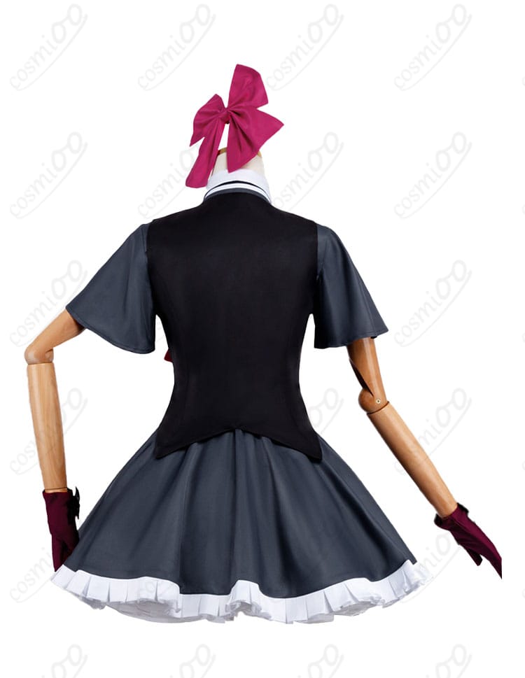 星野ルビー コスプレ衣装の背面。ベストの後ろ丈やスカートの広がり、背面の縫製ラインを示す。