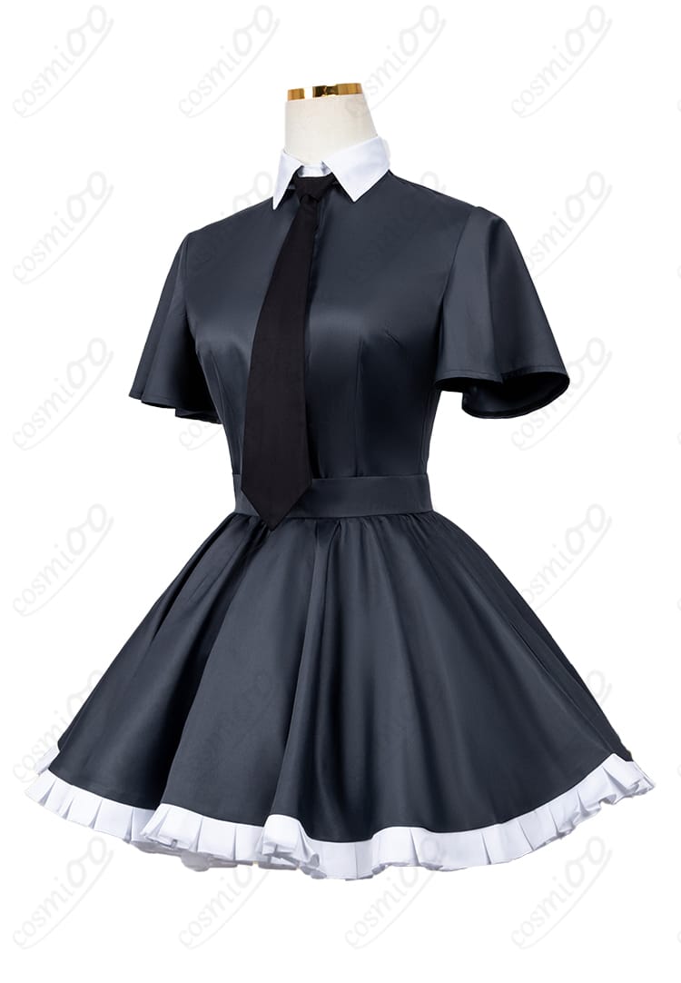 スカートの装飾ディテール。裾の縫製とプリーツの見え方、発色のよさをクローズアップ。