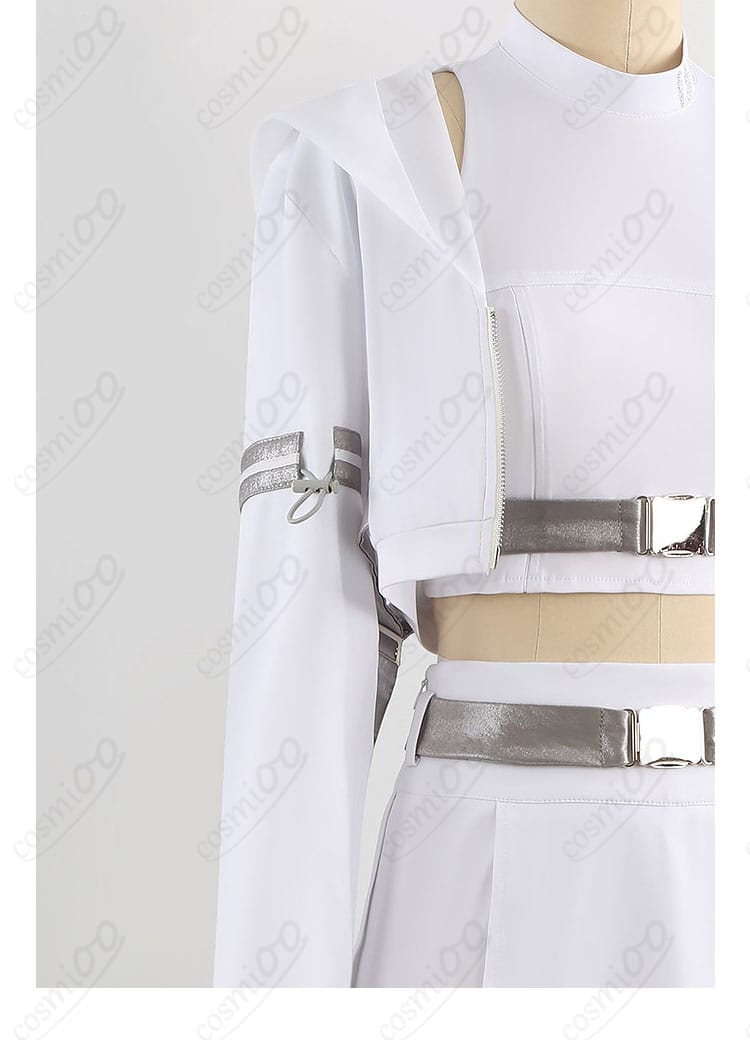 肩と袖の装飾ディテール。肩山の立体感と袖口の仕立てを確認できる