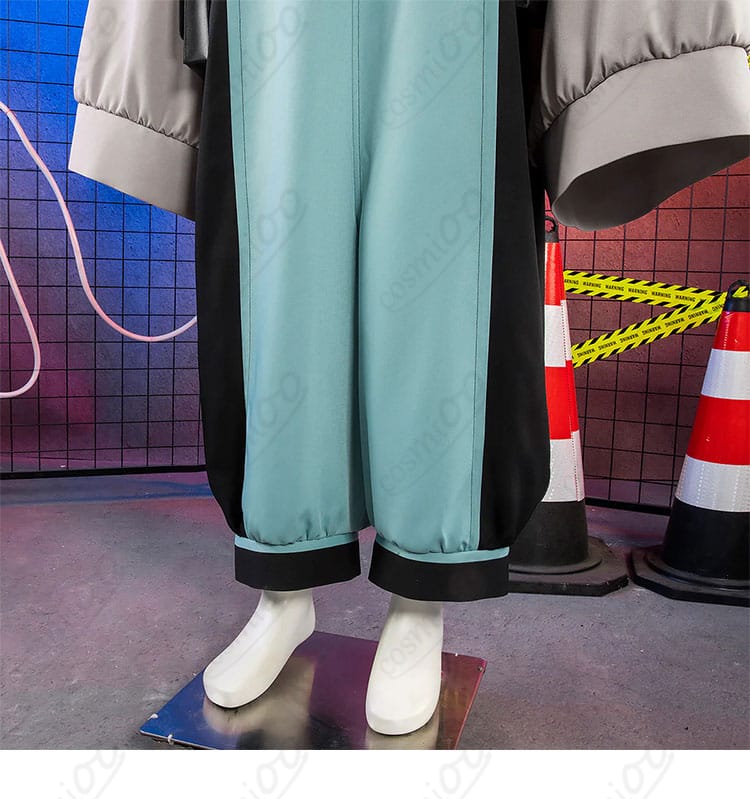 パンツ裾（脚口）のデザインと折り返し処理のディテール写真