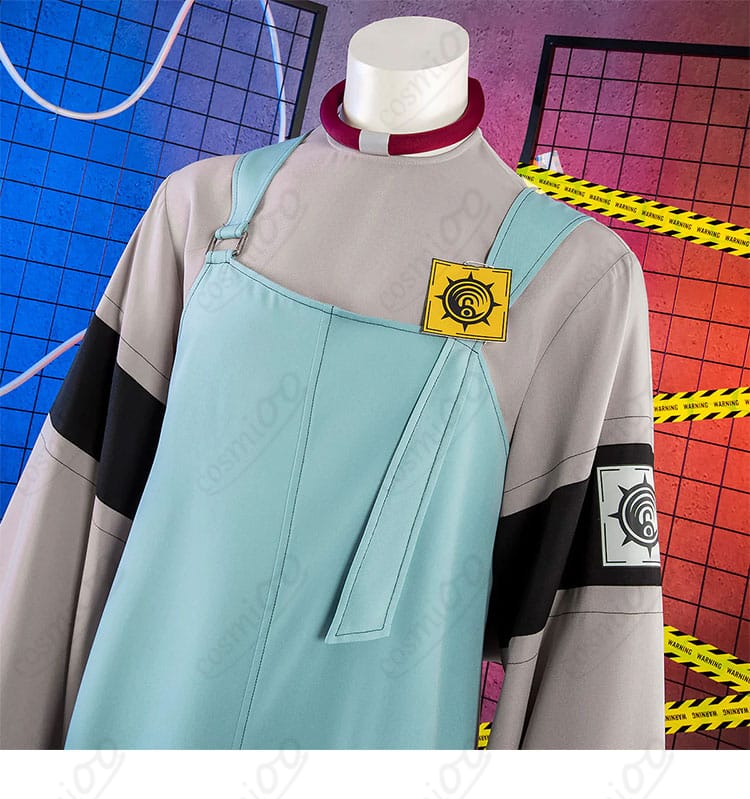 肩から袖にかけての装飾ステッチとパーツの質感を示すクローズアップ