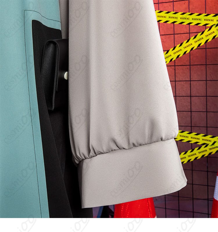 袖口の縫製とカフ部分の装飾ラインを捉えたクローズアップ