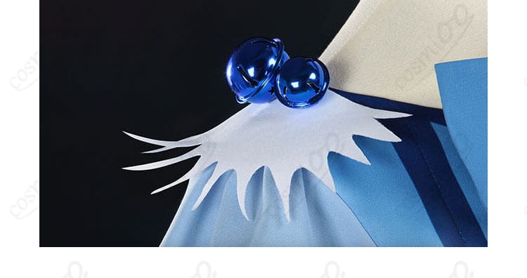 肩部装飾のディテール画像。肩の切り替えとステッチ、装飾の立体感を確認できる。