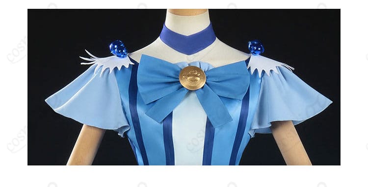 襟元装飾のディテール画像。ネックアクセと蝶リボンの質感、縫製の仕上がりを強調。