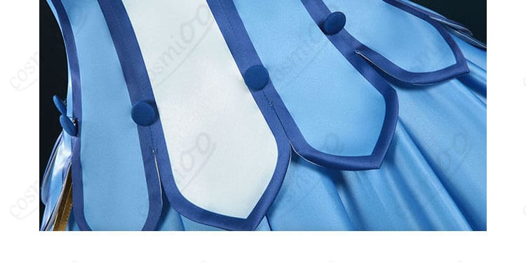 腰まわり装飾のディテール画像。ベルト位置と装飾パーツの配置バランスがわかる。