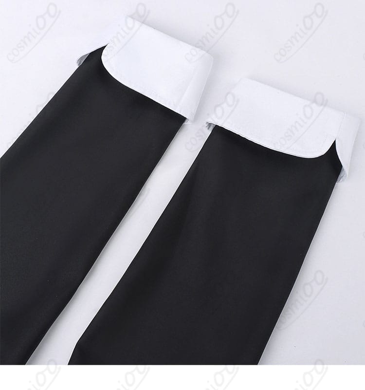 袖口のフリルとパイピングの仕立てが分かるディテール