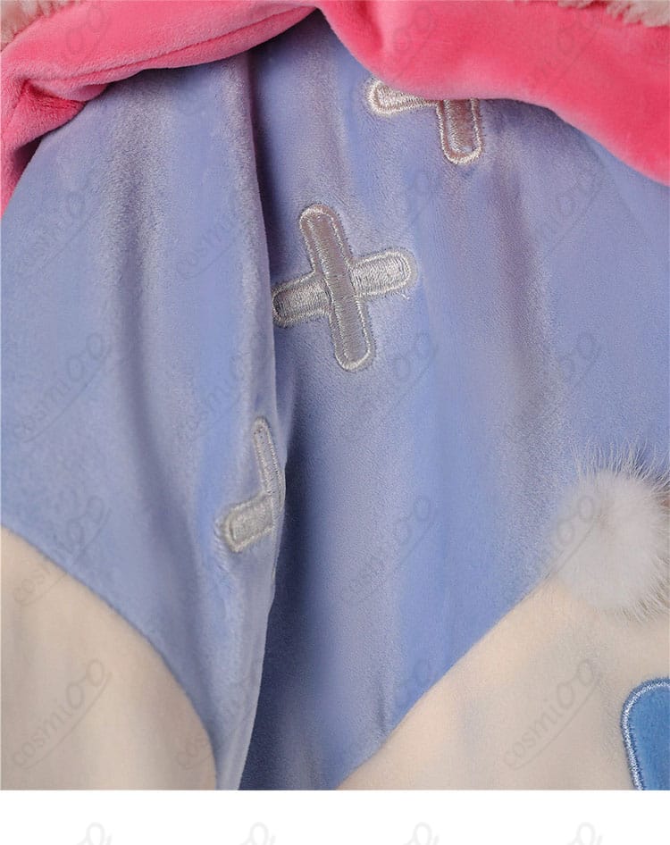 コートのふわふわしたファー調装飾ディテール。写真映えする質感