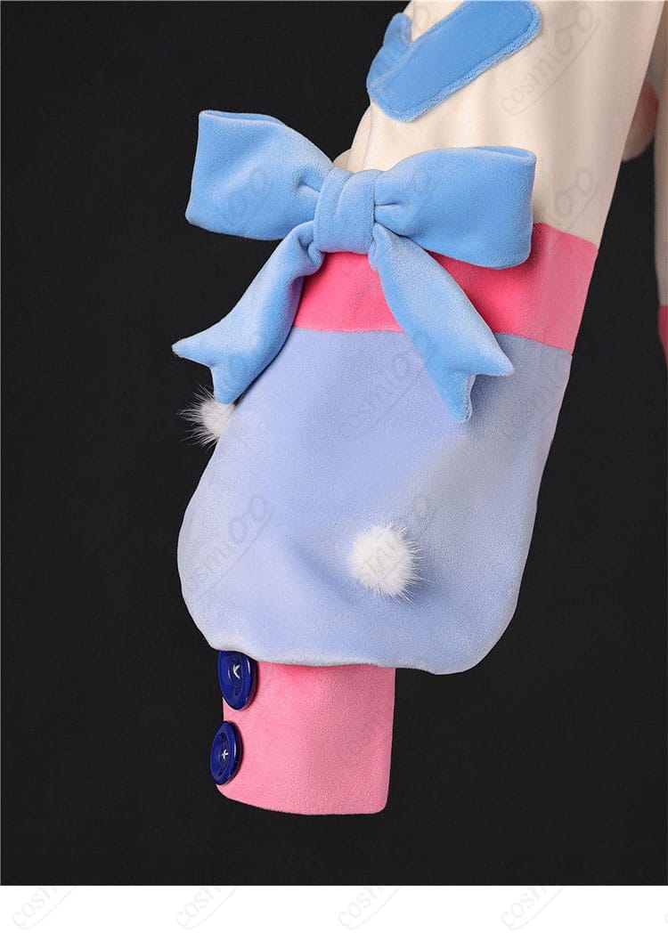 袖口の装飾ディテール。カフスとリボンの仕上げを確認