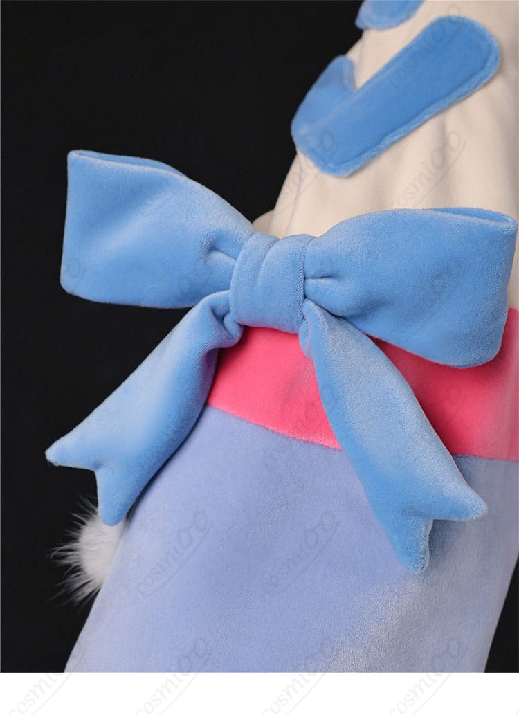 ブルー系リボン装飾の接写。色味と形状の再現度を確認